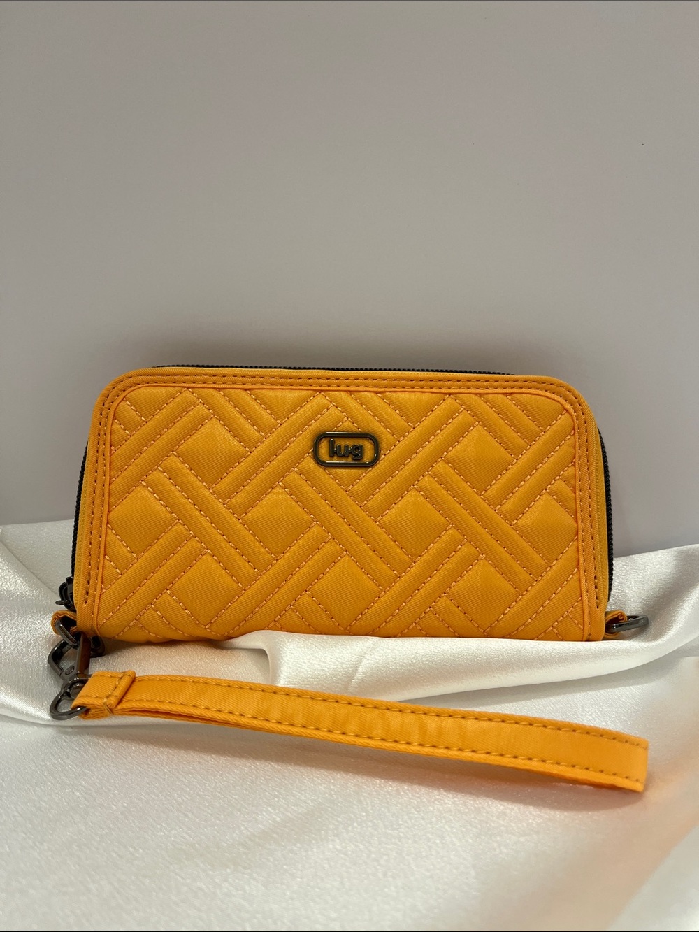 🆕 LUG - NWOT - Whirly RFID Wristlet Wallet in Peach Sorbet